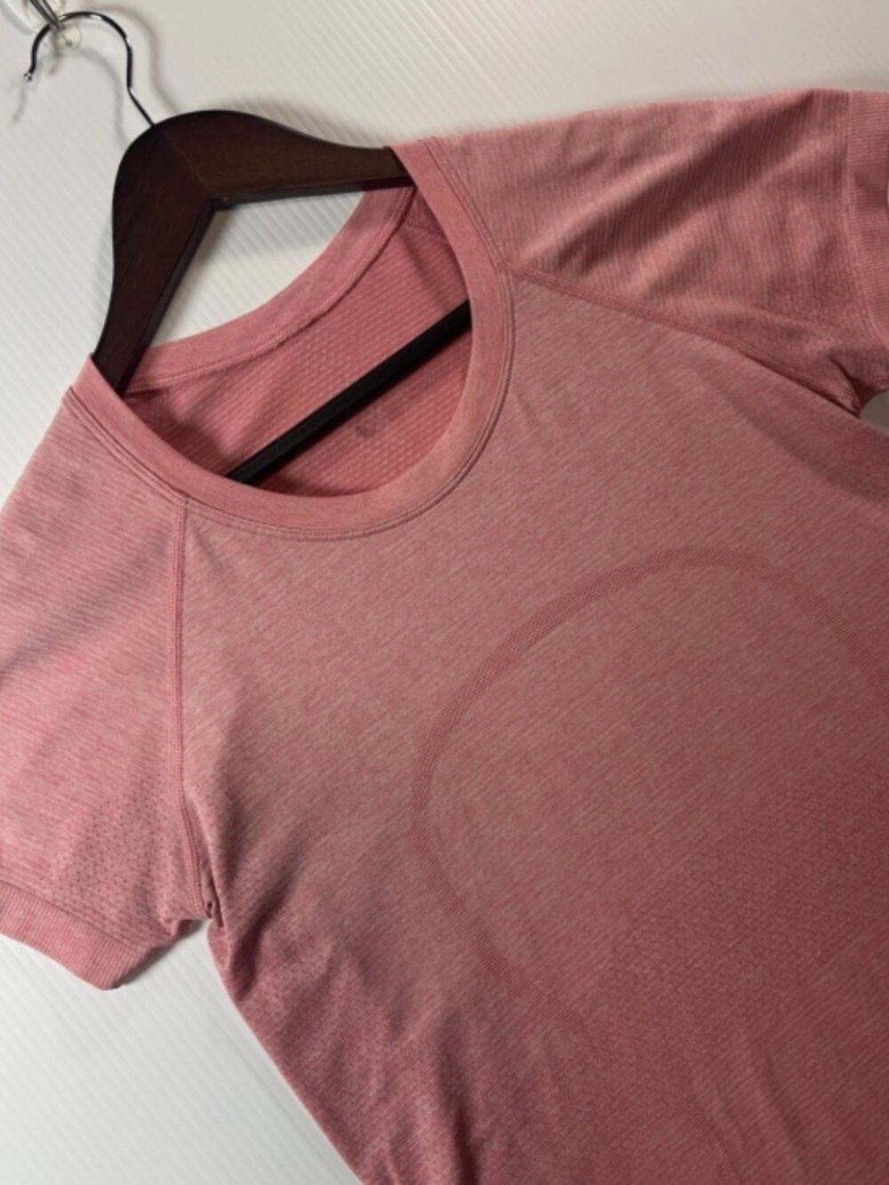 Lululemon Women's Swiftly Tech Short Sleeve Heathered Alarming Size 8
